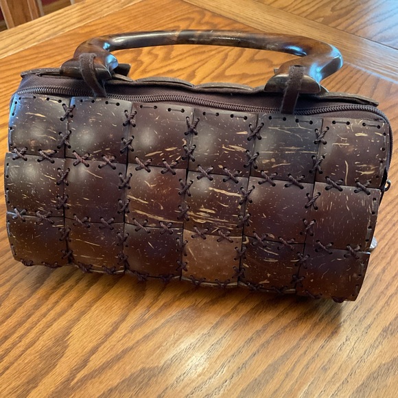 Coconut Laced Wooden Handles Handbag - Picture 1 of 11